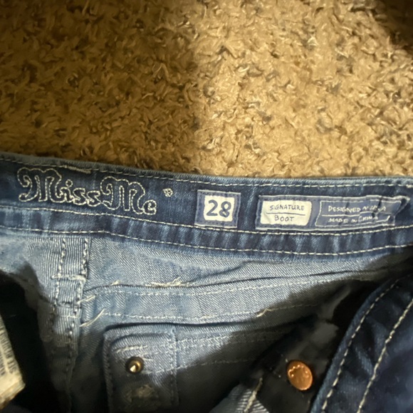 Signature Boot MissMe jeans
With bejeweled pockets
Used
Size- 28
#missme - Picture 6 of 8